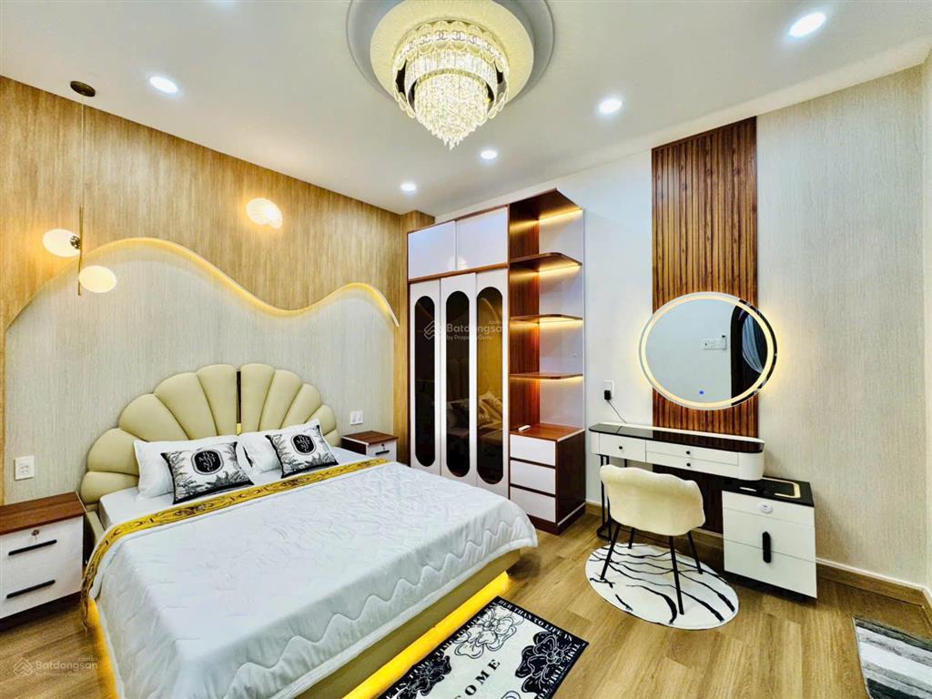 Giá 9,5 tỷ tl nhà đẹp 4 tầng nở hậu 6.6m 5pn/5wc phan đình phùng phú nhuận sát bên quận 1 sổ sẵn