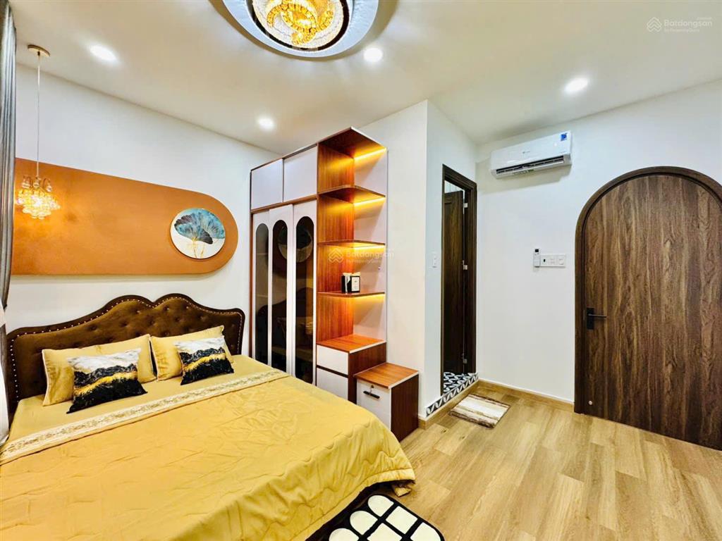 Giá 9,5 tỷ tl nhà đẹp 4 tầng nở hậu 6.6m 5pn/5wc phan đình phùng phú nhuận sát bên quận 1 sổ sẵn