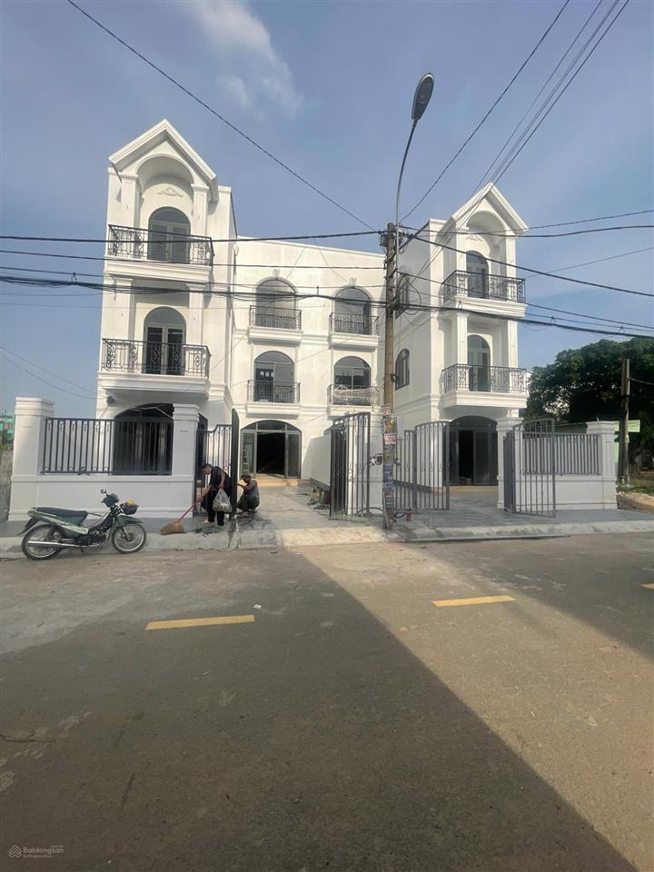 Bán biệt thự liền kê (8m x 20)  mặt tiền đường số 6  tam bình thủ đức  thủ đức house