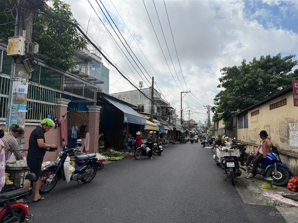 Bán nhà mặt tiền ngay ngã tư chợ đường số 9 tam phú, mặt tiền ngang 8,77m, kinh doanh sầm uất