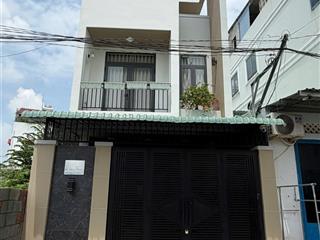 Bán nhà thiết kế hiện đại dọn vào ở ngay, sân đậu xe hơi rộng rãi  gần trạm y tế bình chiểu