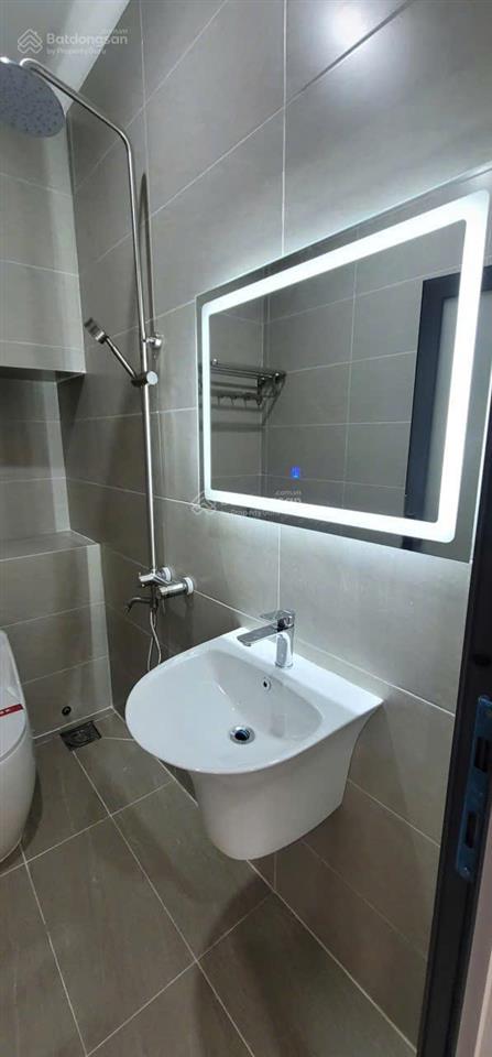 Bán nhà thiết kế hiện đại dọn vào ở ngay, sân đậu xe hơi rộng rãi  gần trạm y tế bình chiểu