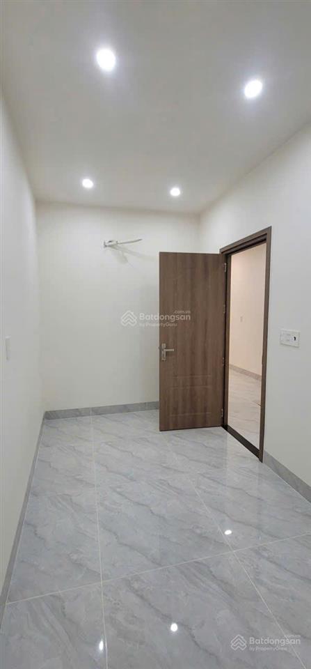Bán nhà thiết kế hiện đại dọn vào ở ngay, sân đậu xe hơi rộng rãi  gần trạm y tế bình chiểu