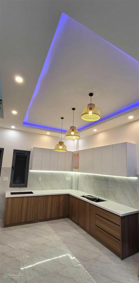 Bán nhà thiết kế hiện đại dọn vào ở ngay, sân đậu xe hơi rộng rãi  gần trạm y tế bình chiểu