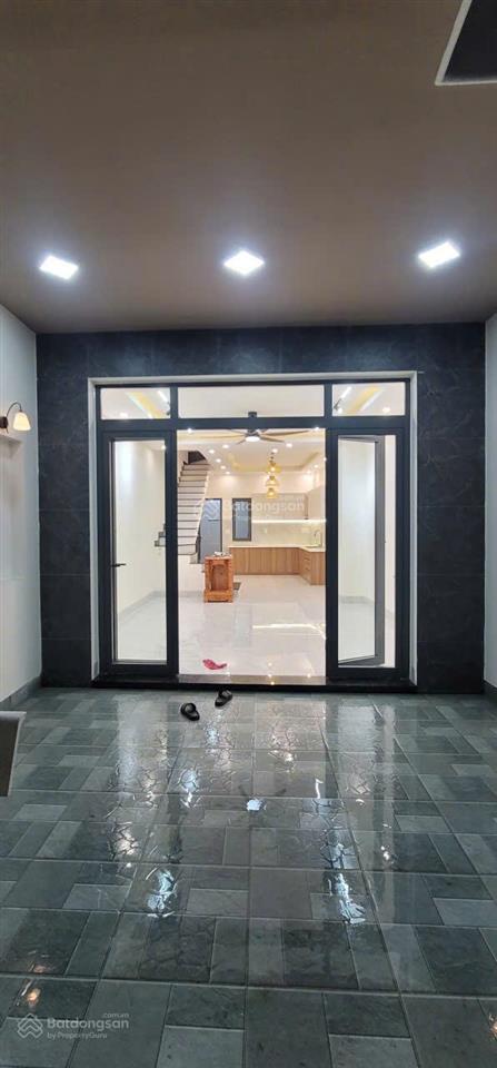 Bán nhà thiết kế hiện đại dọn vào ở ngay, sân đậu xe hơi rộng rãi  gần trạm y tế bình chiểu