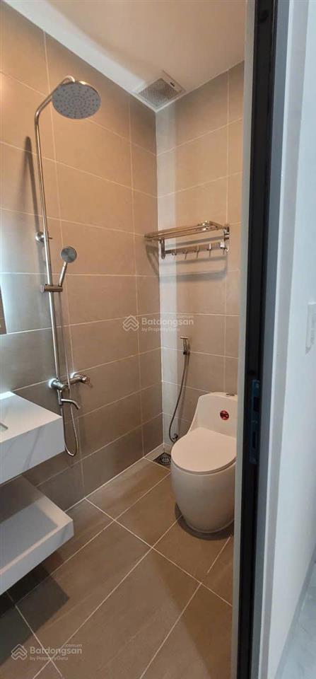 Bán nhà thiết kế hiện đại dọn vào ở ngay, sân đậu xe hơi rộng rãi  gần trạm y tế bình chiểu