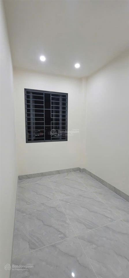 Bán nhà thiết kế hiện đại dọn vào ở ngay, sân đậu xe hơi rộng rãi  gần trạm y tế bình chiểu
