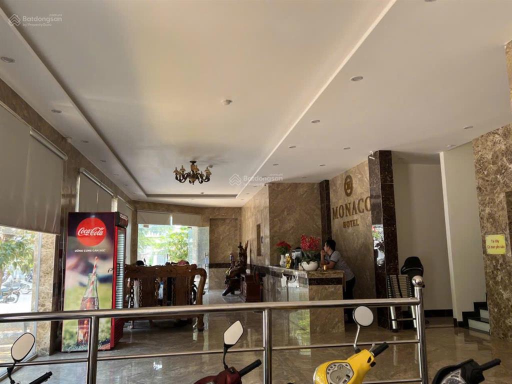 Ngộp bán gấp khách sạn 31p trung tâm tp phan thiết  10x20m  7 tầng  hdt 300tr/th  giá 22 tỷ