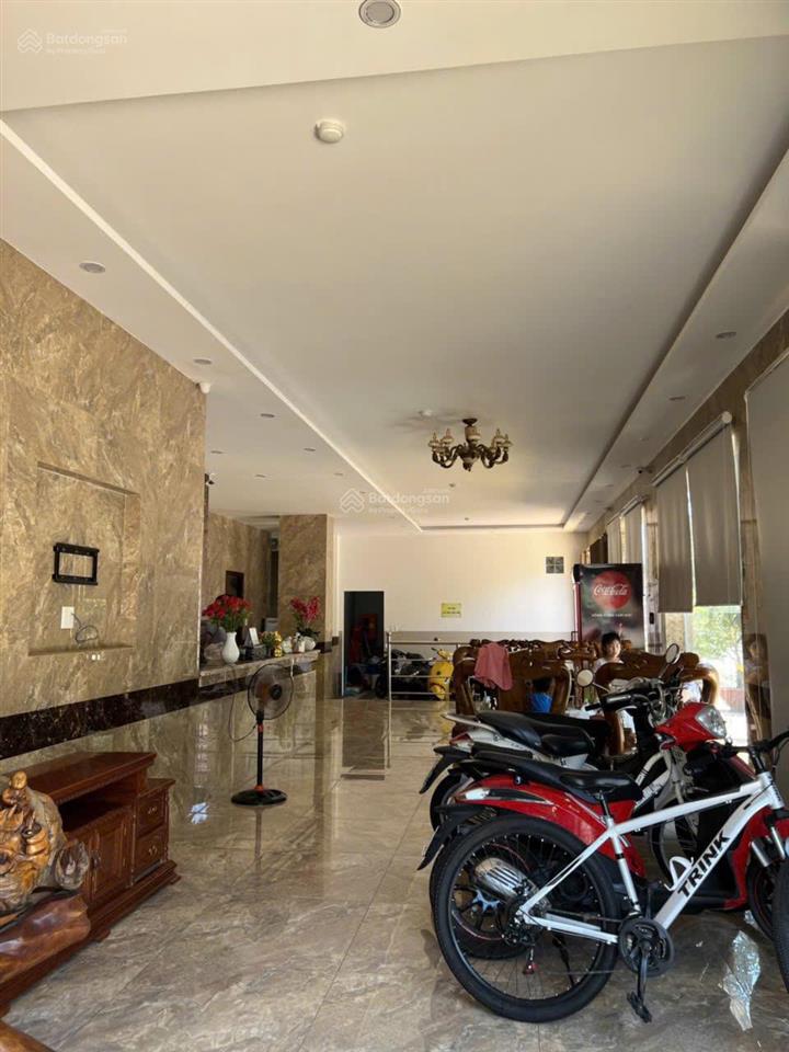 Ngộp bán gấp khách sạn 31p trung tâm tp phan thiết  10x20m  7 tầng  hdt 300tr/th  giá 22 tỷ