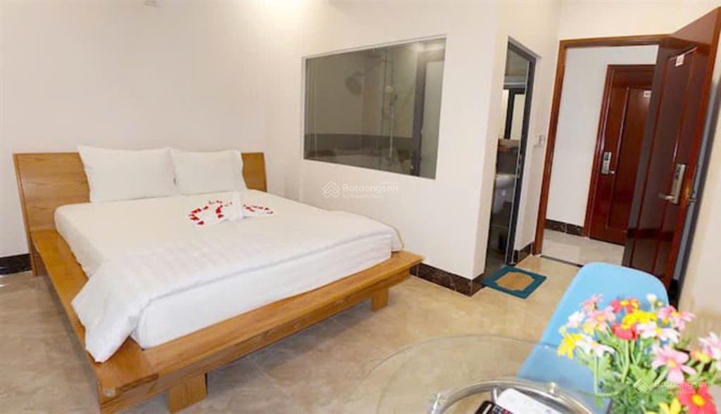 Ngộp bán gấp khách sạn 31p trung tâm tp phan thiết  10x20m  7 tầng  hdt 300tr/th  giá 22 tỷ