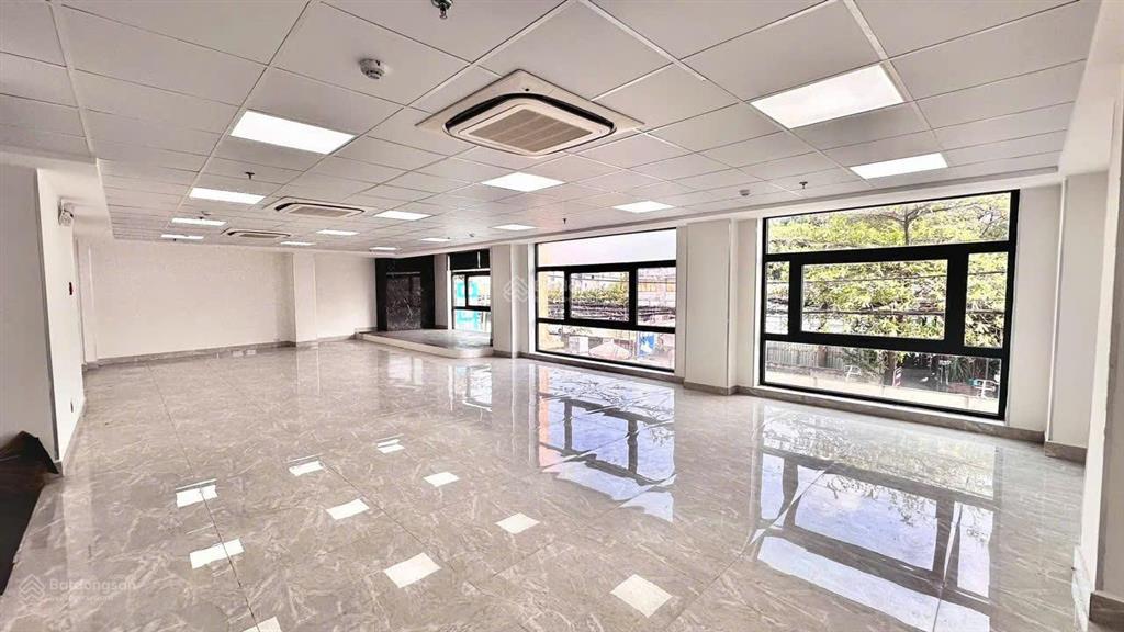 Văn phòng siêu đẹp ngay landmark 81, ng hữu cảnh. diện tích 300m2, giá 60 triệu.  0919 167 ***