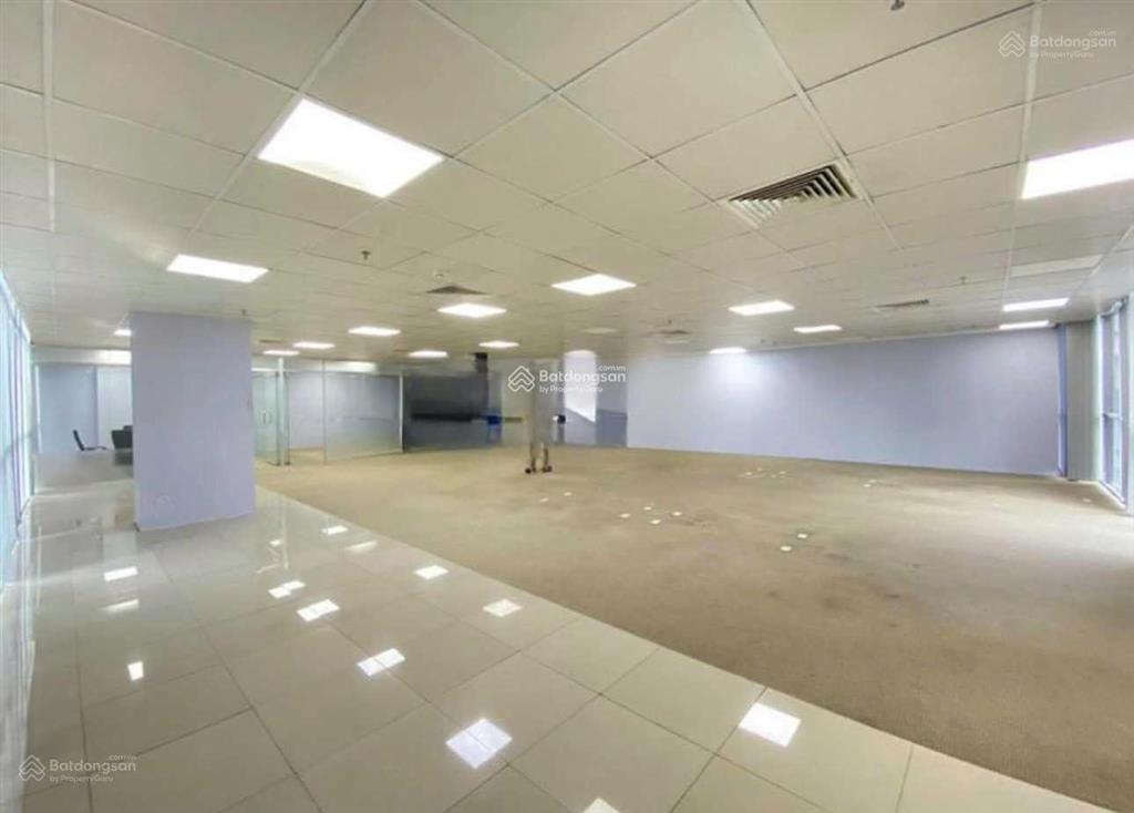 Office đường võ văn tần, sát hồ con rùa, quận 3. diện tích 8x25m, giá 32 triệu/tháng