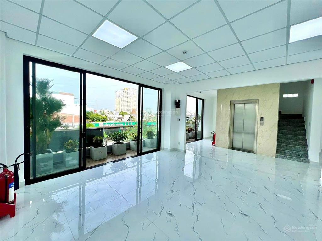 Office đường võ văn tần, sát hồ con rùa, quận 3. diện tích 8x25m, giá 32 triệu/tháng