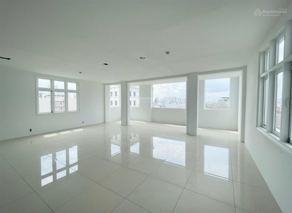 Cao ốc vp hoàng diệu, phú nhuận kết nối nhanh q1, sân bay, giá hot chỉ 32 triệu/th/120m².  ngay