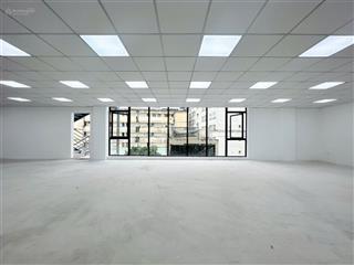 Vp mt huỳnh văn bánh, phú nhuận  gần trục đường chính ra sân bay, 12m x 30m, giá ưu đãi 35tr/140m2