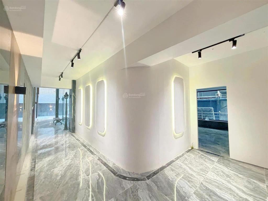 Vp đẹp nguyễn đình chiểu, dt 130m2 giá 39tr. hiếm có 1 sàn. tell 0919 167 ***
