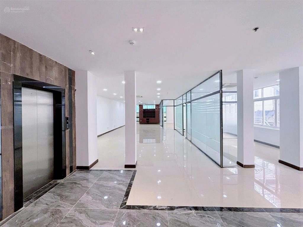 Vp đẹp nguyễn đình chiểu, dt 130m2 giá 39tr. hiếm có 1 sàn. tell 0919 167 ***