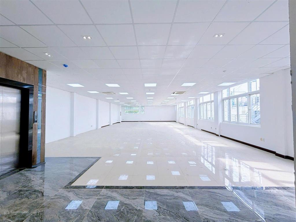Vp đẹp nguyễn đình chiểu, dt 130m2 giá 39tr. hiếm có 1 sàn. tell 0919 167 ***