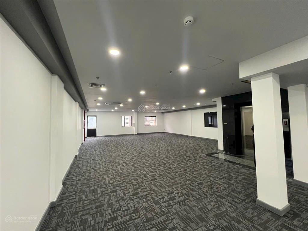 Văn phòng đẹp cao thắng, q3! mới 100%, trống 170m2, giá 39 triệu/th tell 0919 167 ***