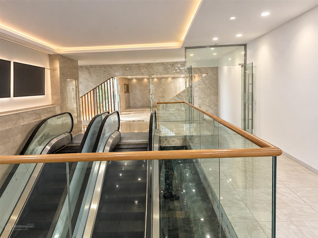 Building đẹp tân bình, gần sân bay vừa mới trống dt 180m2 39tr all in