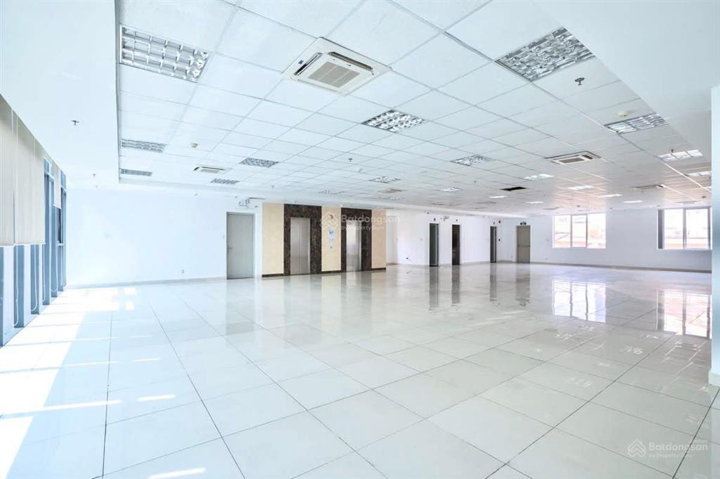 Cho thuê sàn hot ngay bến thành, quận 1. dt 300m2 giá  80tr