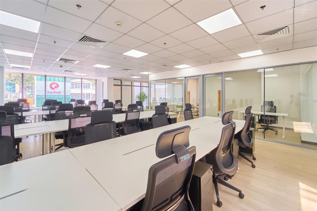 Siêu vp hạng c đẹp ngay cmt8, cập nhật 12 sàn vp giá tốt q3. dt 50m2 đến 900m2 từ 32tr  90tr
