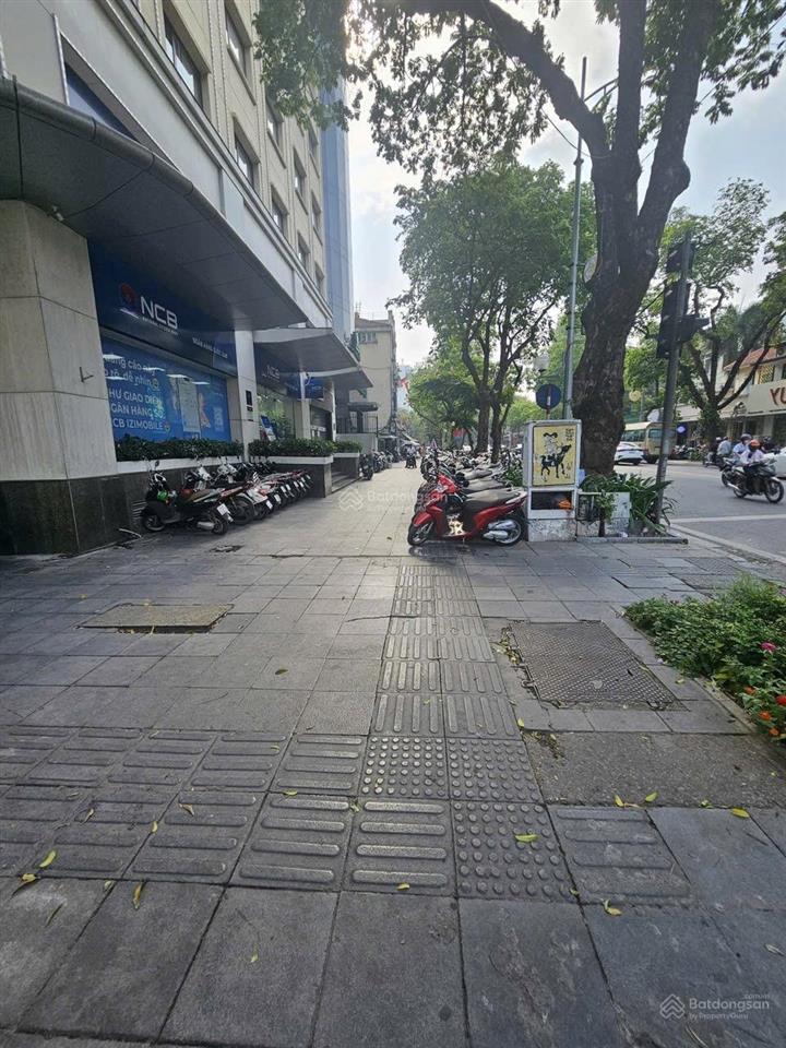Bán nhà mặt phố tại hoàn kiếm, dt 690m 11t, pk hơn 500 tỷ, lô góc kinh doanh phục vụ giới tinh hoa