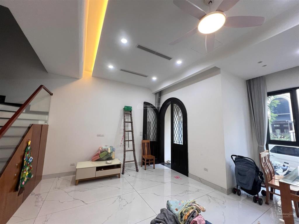 Bán nhà liền kề ngọc trai 8 vinhomes ocean park gia lâm, full nội thất, có thang máy, view song lập