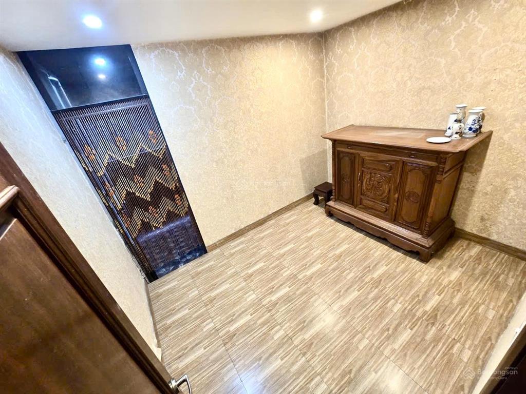 Bán nhà tập thể khu 260 đội cấn/liễu giai trung tâm ba đình 85m2 sử dụng 3 ngủ, 2 ban công thoáng.