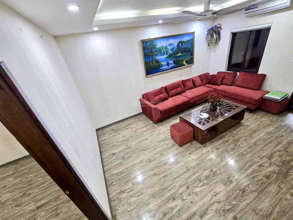 Bán nhà tập thể khu 260 đội cấn/liễu giai trung tâm ba đình 85m2 sử dụng 3 ngủ, 2 ban công thoáng.