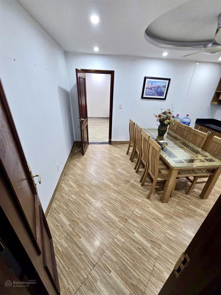 Bán nhà tập thể khu 260 đội cấn/liễu giai trung tâm ba đình 85m2 sử dụng 3 ngủ, 2 ban công thoáng.