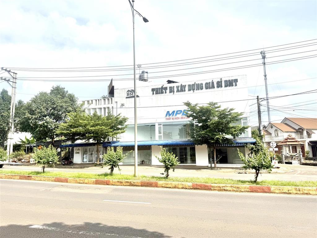 Cho thuê nhà phố 3 tầng vành đai 10 tháng 3 , phường buôn ma thuật ( cách siêu thị go 1,7km)