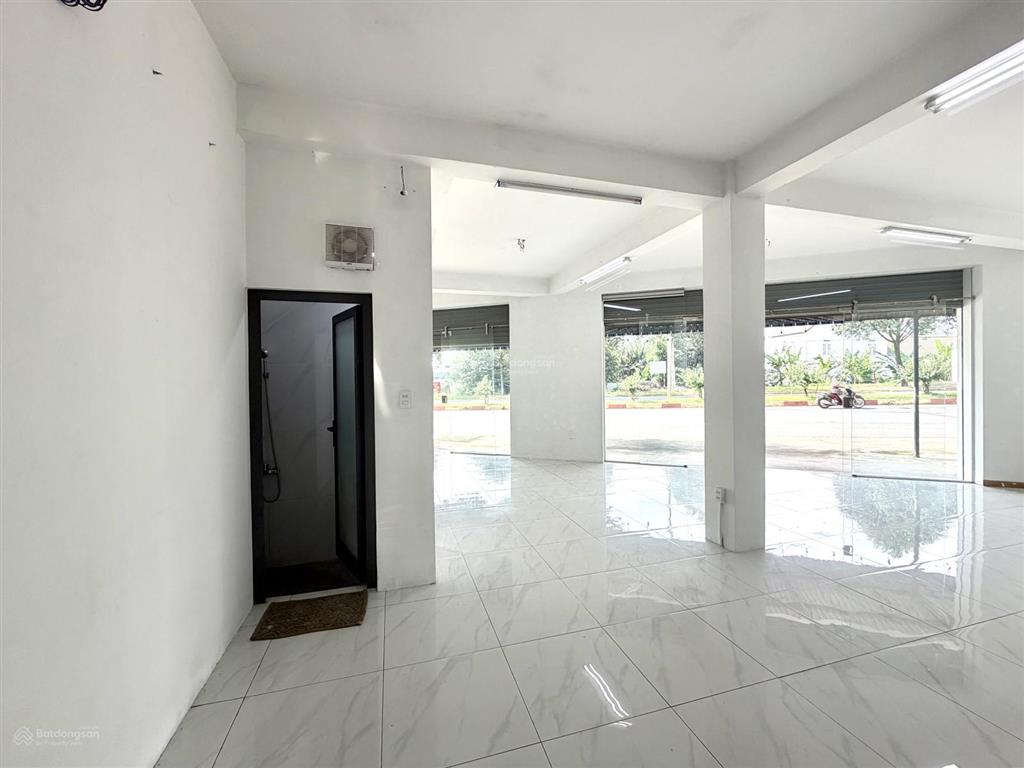 Cho thuê nhà phố 3 tầng vành đai 10 tháng 3 , phường buôn ma thuật ( cách siêu thị go 1,7km)