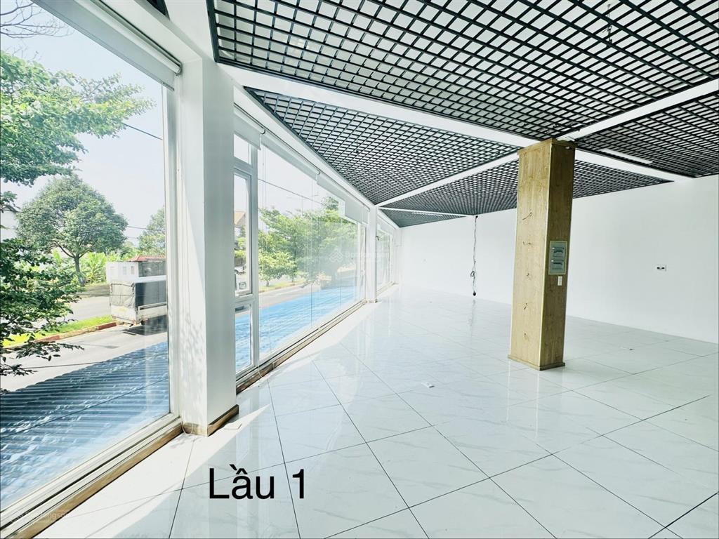 Cho thuê nhà phố 3 tầng vành đai 10 tháng 3 , phường buôn ma thuật ( cách siêu thị go 1,7km)