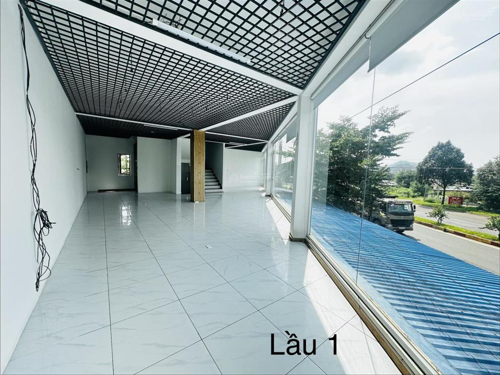 Cho thuê nhà phố 3 tầng vành đai 10 tháng 3 , phường buôn ma thuật ( cách siêu thị go 1,7km)