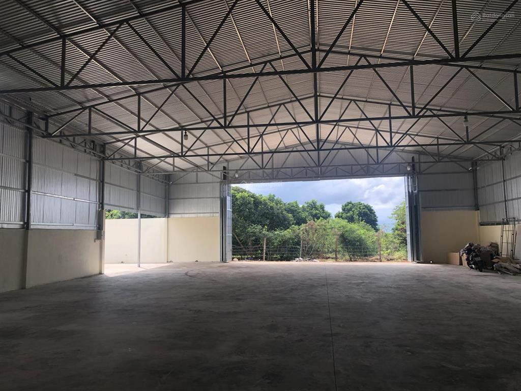Cho thuê kho xưởng và văn phòng 900m2 tại tổ dân phố 2 cư ebur, 20 triệu vnd
