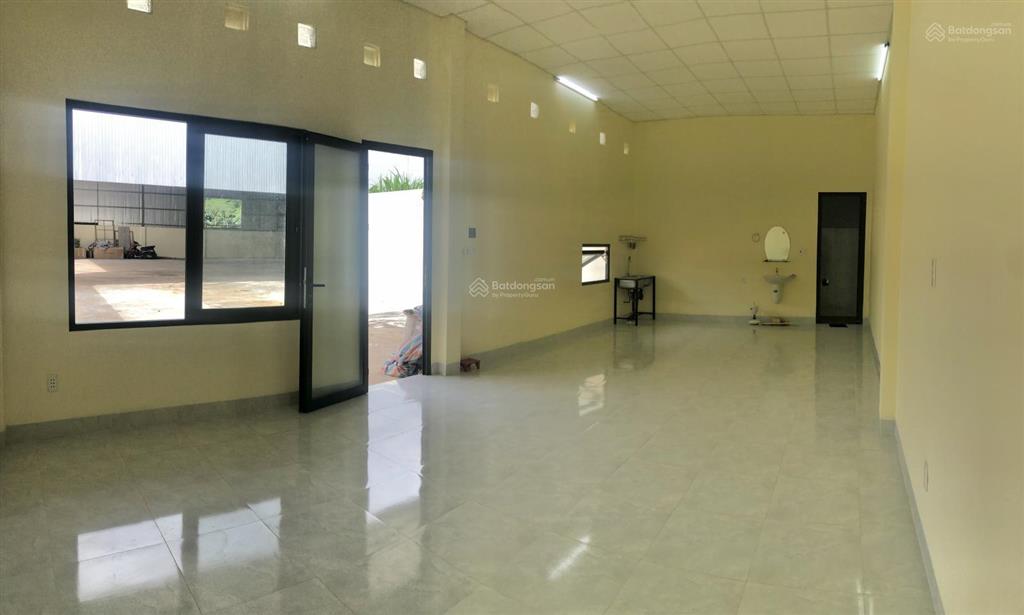 Cho thuê kho xưởng và văn phòng 900m2 tại tổ dân phố 2 cư ebur, 20 triệu vnd