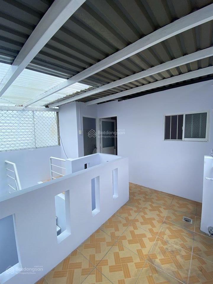 Bán nhà giá rẻ cách mạng tháng 8 5 tầng 5 phòng ngủ hẻm 3m