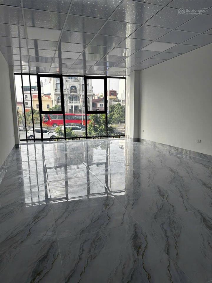 Nhà đẹp mới xây thang máy vù vù mặt tiền rộng vỉa hè thoáng