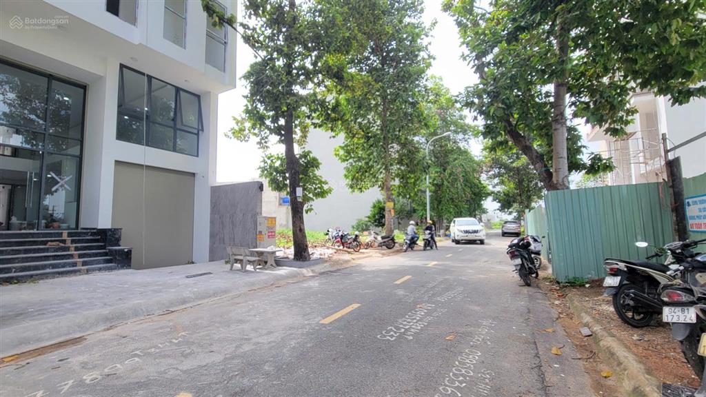 Chủ ngộp! khuôn đất thạnh mỹ lợi, q2  dt 12x18m  cách ủy ban 50m  giàm về 27 tỷ