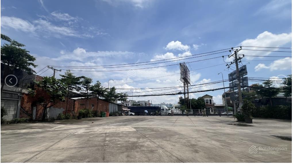 Cho thuê gấp  mặt tiền 882 quốc lộ 13 ~ 2.000m2 đất , có sẵn nhà 930m2 sàn. giá chỉ 200 triệu tl