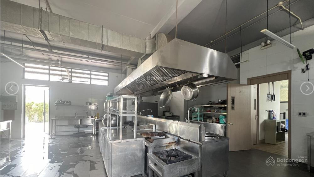 Cho thuê gấp  mặt tiền 882 quốc lộ 13 ~ 2.000m2 đất , có sẵn nhà 930m2 sàn. giá chỉ 200 triệu tl
