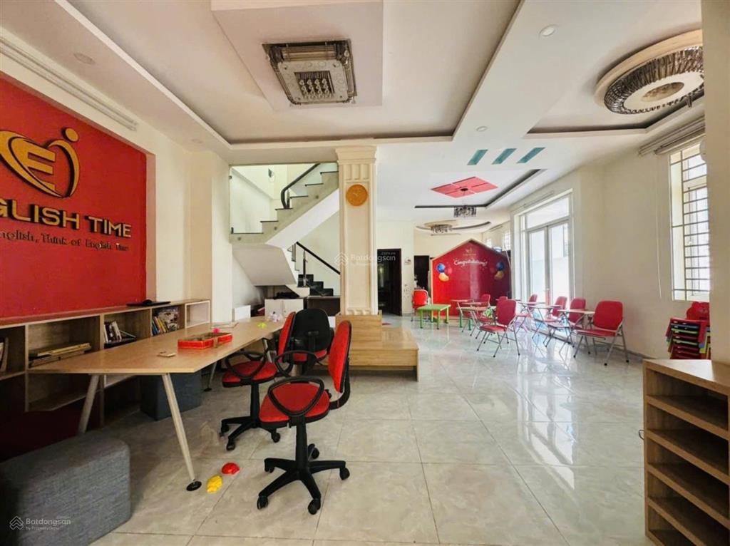 Ngộp bank bán gấp góc 2mt ngay lã xuân oai, quận 9  10x23m xây mới hầm 8 tầng. giá giảm về 33 tỷ