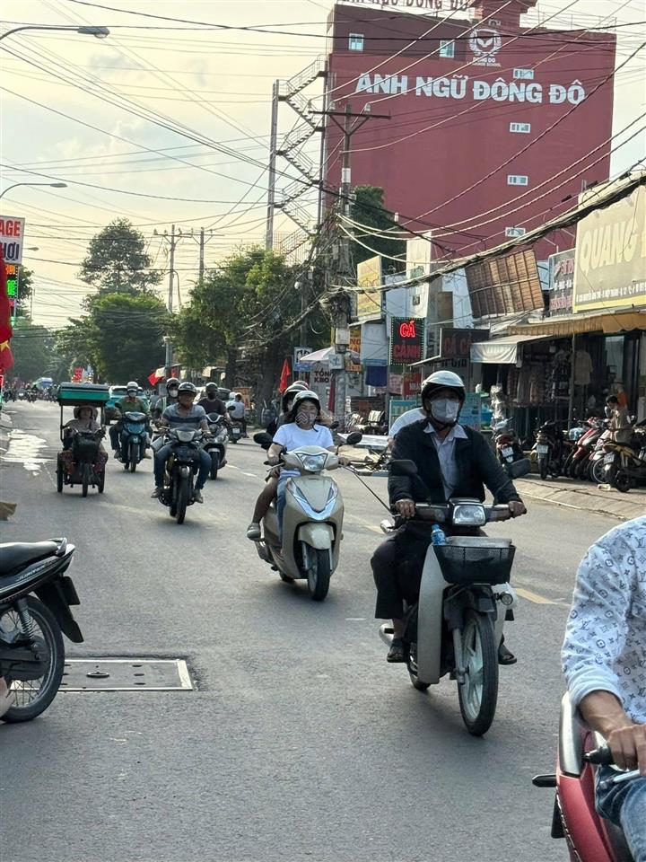 Chỉ 18,8 tỷ  có ngay khuôn đất ngang 8,6mx22m cách 300m tới sân bay, xây hầm 6 tầng  tn 200 triệu