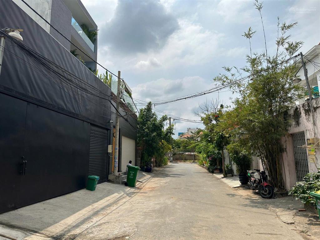 Khuôn đất hẻm xe hơi đường số 64  quận 2, diện tích 8,5x27m, xây dựng cao tầng. giá giảm 52 tỷ