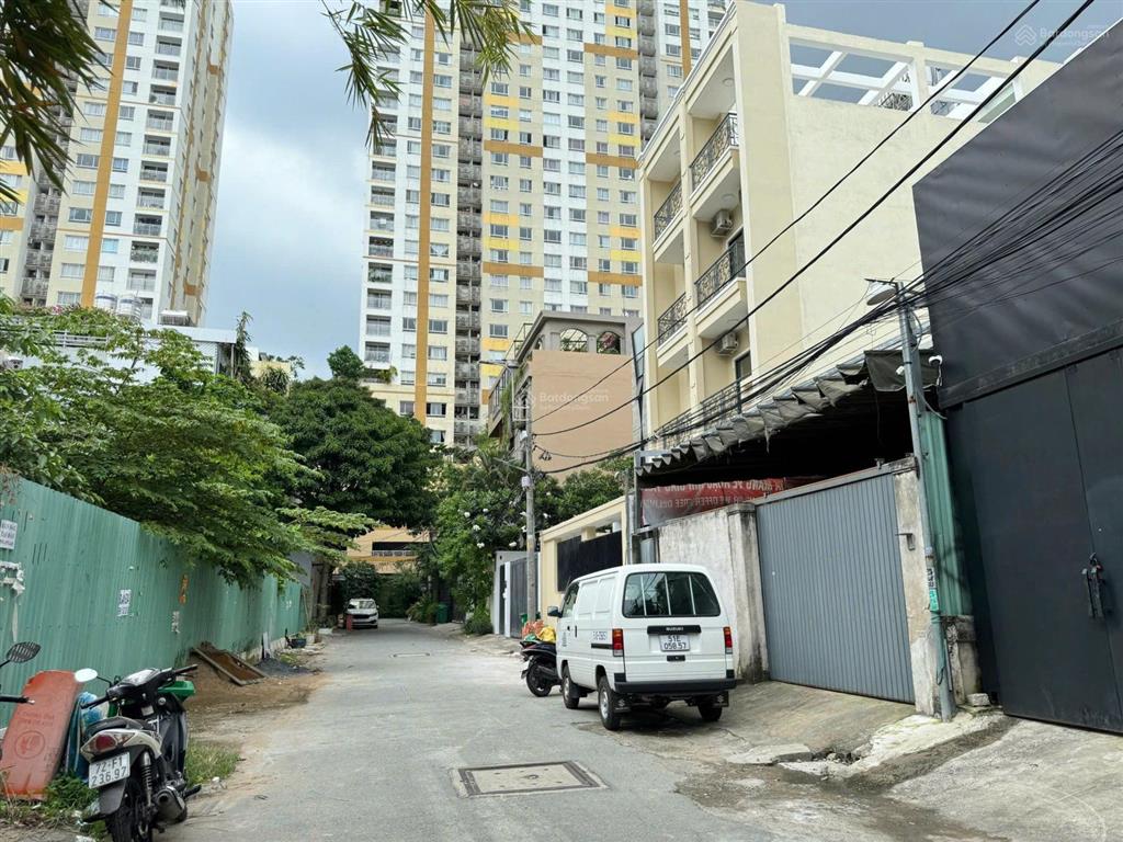 Khuôn đất hẻm xe hơi đường số 64  quận 2, diện tích 8,5x27m, xây dựng cao tầng. giá giảm 52 tỷ