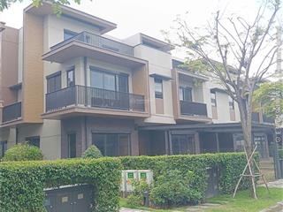 Chính chủ gửi chuyển nhượng nhà phố vườn 7mx20,5m, 3 lầu, sổ hồng, 7,8 tỷ, view nội khu, gần hồ bơi