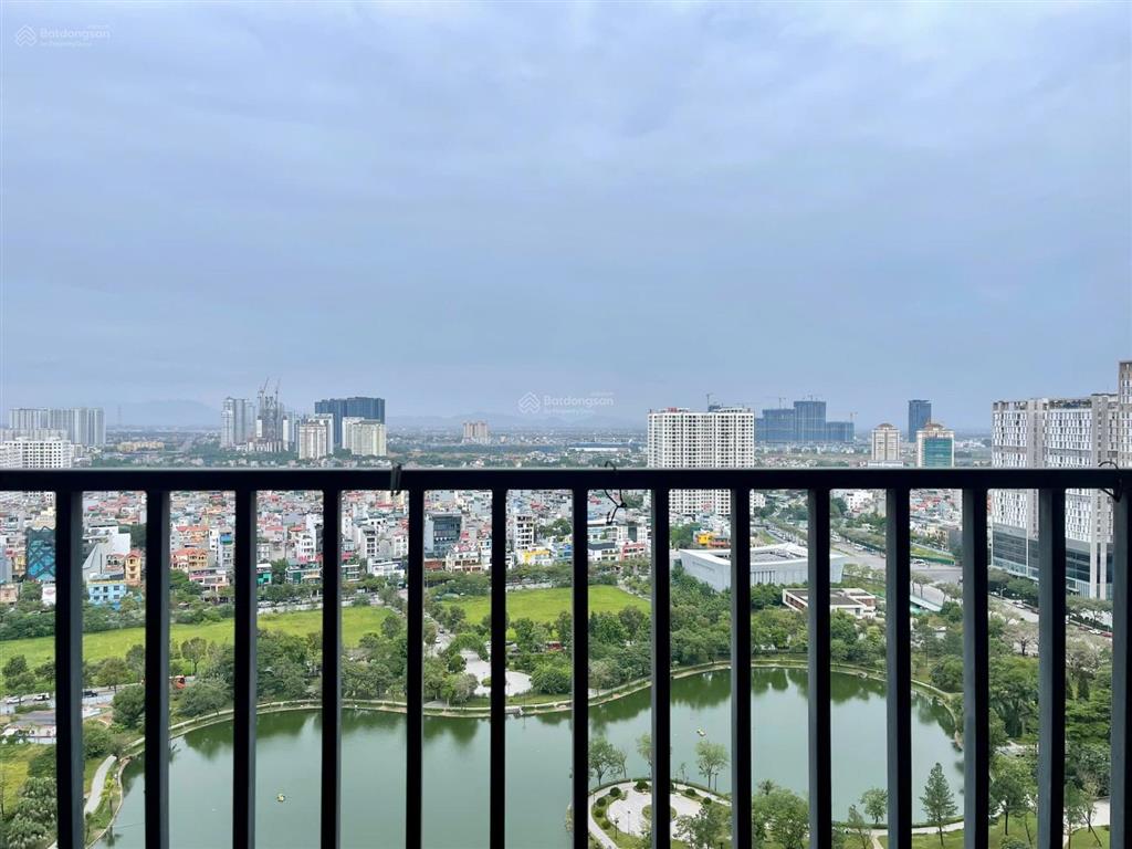 Chủ nhà thiện chí bán nhanh căn góc 3pn tầng trung view hồ công viên ngoại giao đoàn