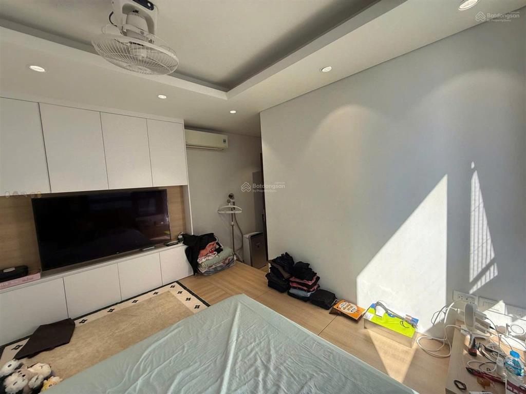 Chủ nhà thiện chí bán nhanh căn góc 3pn tầng trung view hồ công viên ngoại giao đoàn