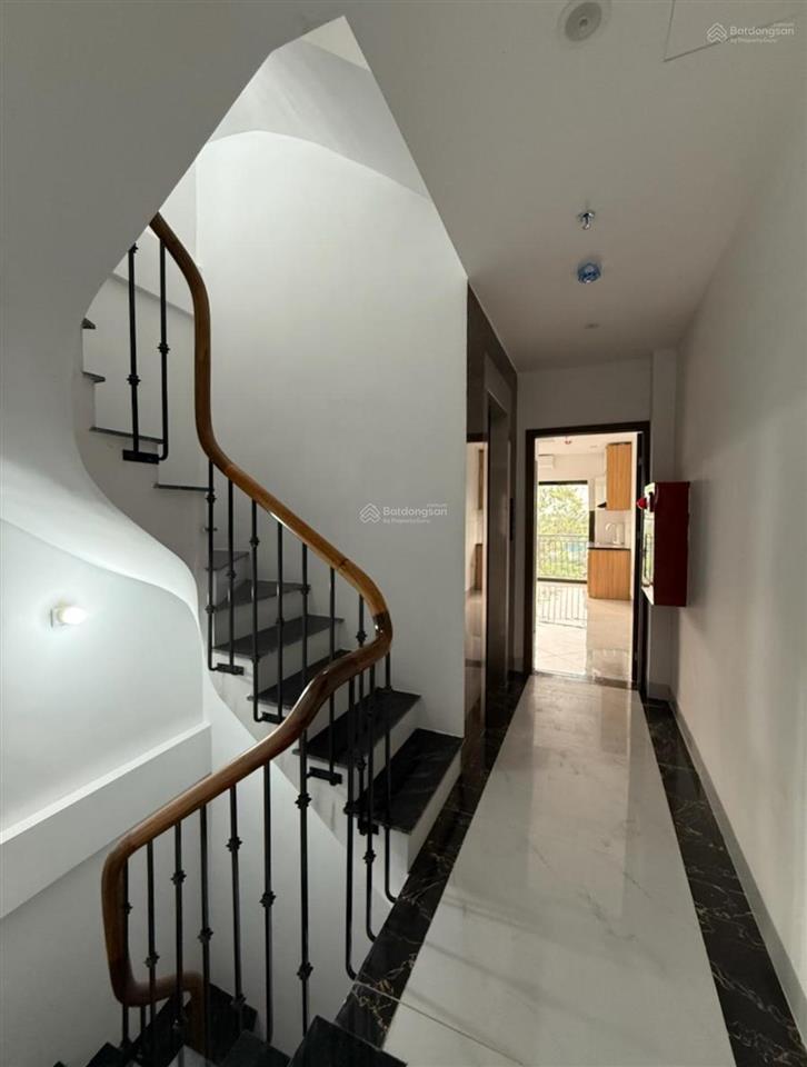 Mặt phố đại linh dt 52 m2 8 tầng, mặt tiền 3.9m, giá nhỉnh 17 tỷ, cách lê quang đạo kéo dài 100m.